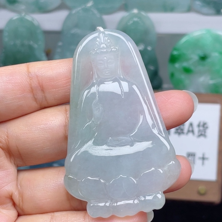 颈饰未镶嵌翡翠素衣观音