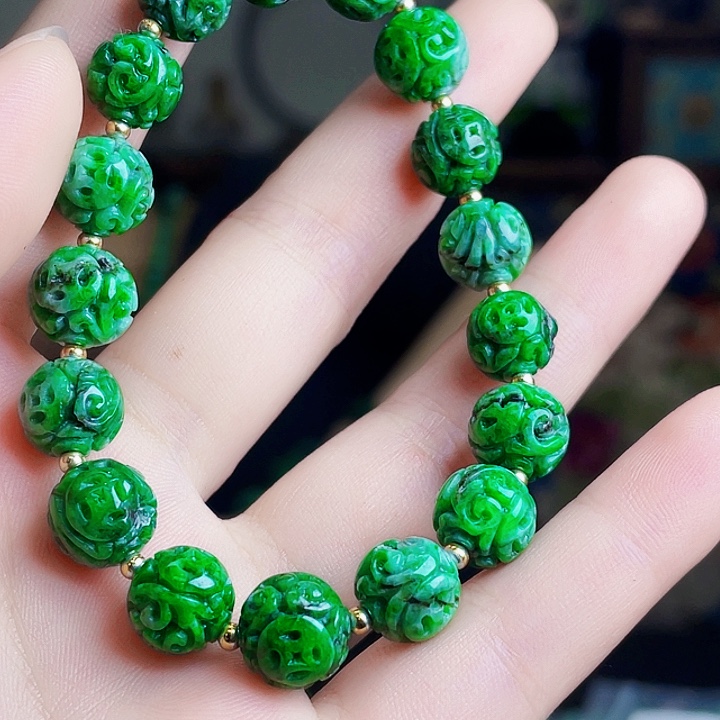 翡翠未镶嵌颈饰多样性