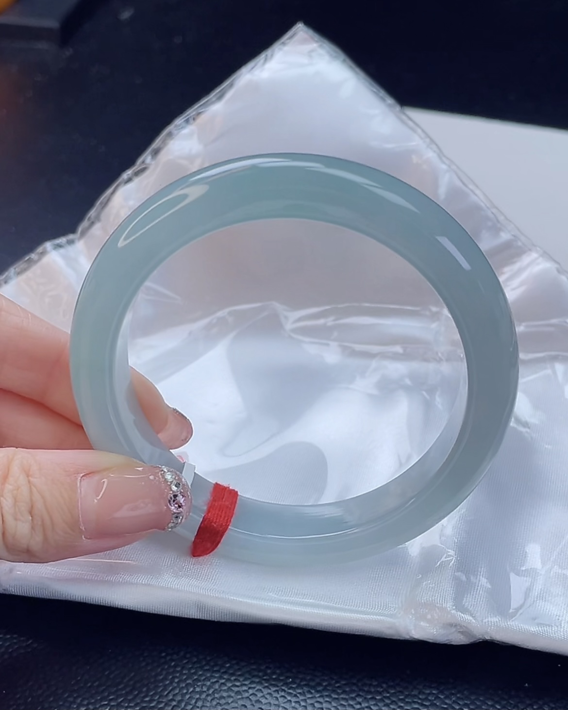 翡翠手镯未镶嵌翡翠