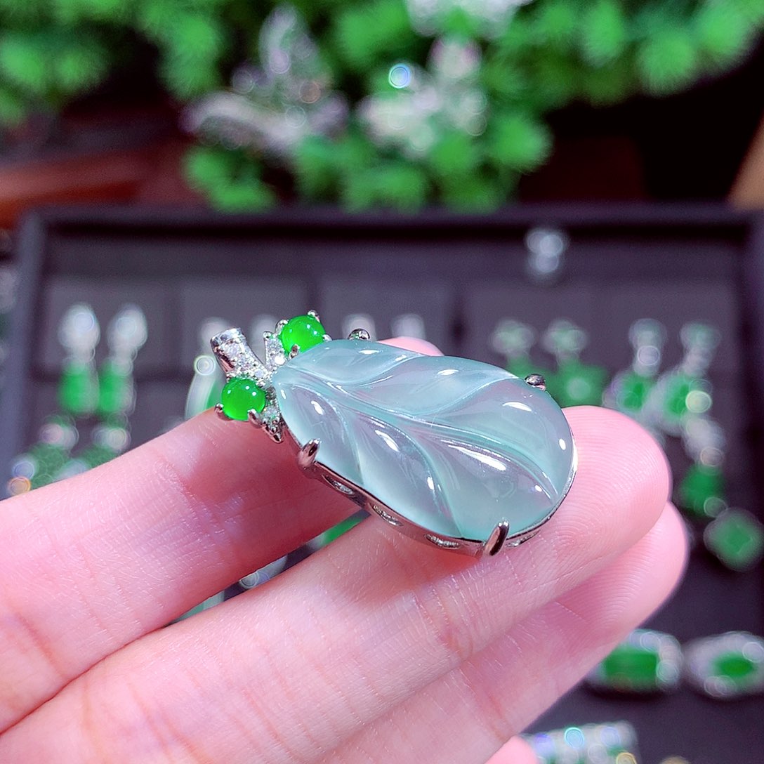 颈饰未镶嵌翡翠天然