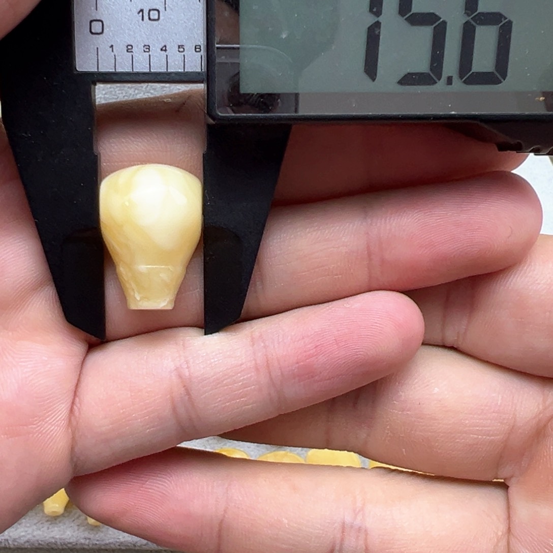 琥珀裸石未镶嵌思****亲