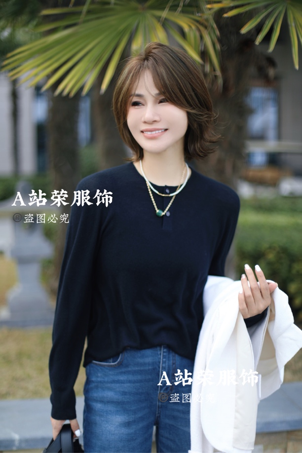 【荣姐精选】圆领两扣羊绒针织衫