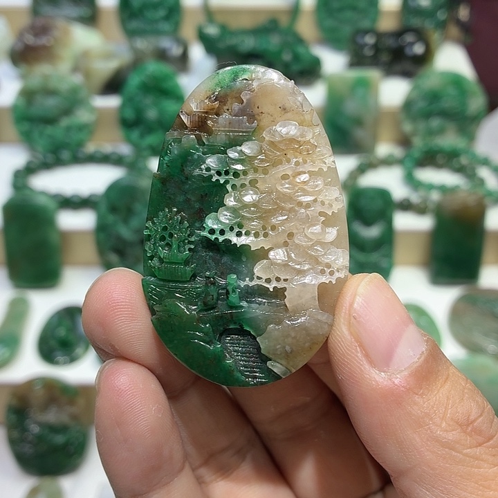 独山玉未镶嵌颈饰山水牌