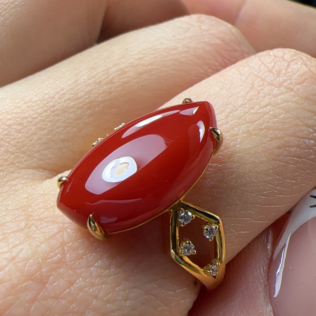 南红玛瑙随型女戒18K金镶嵌