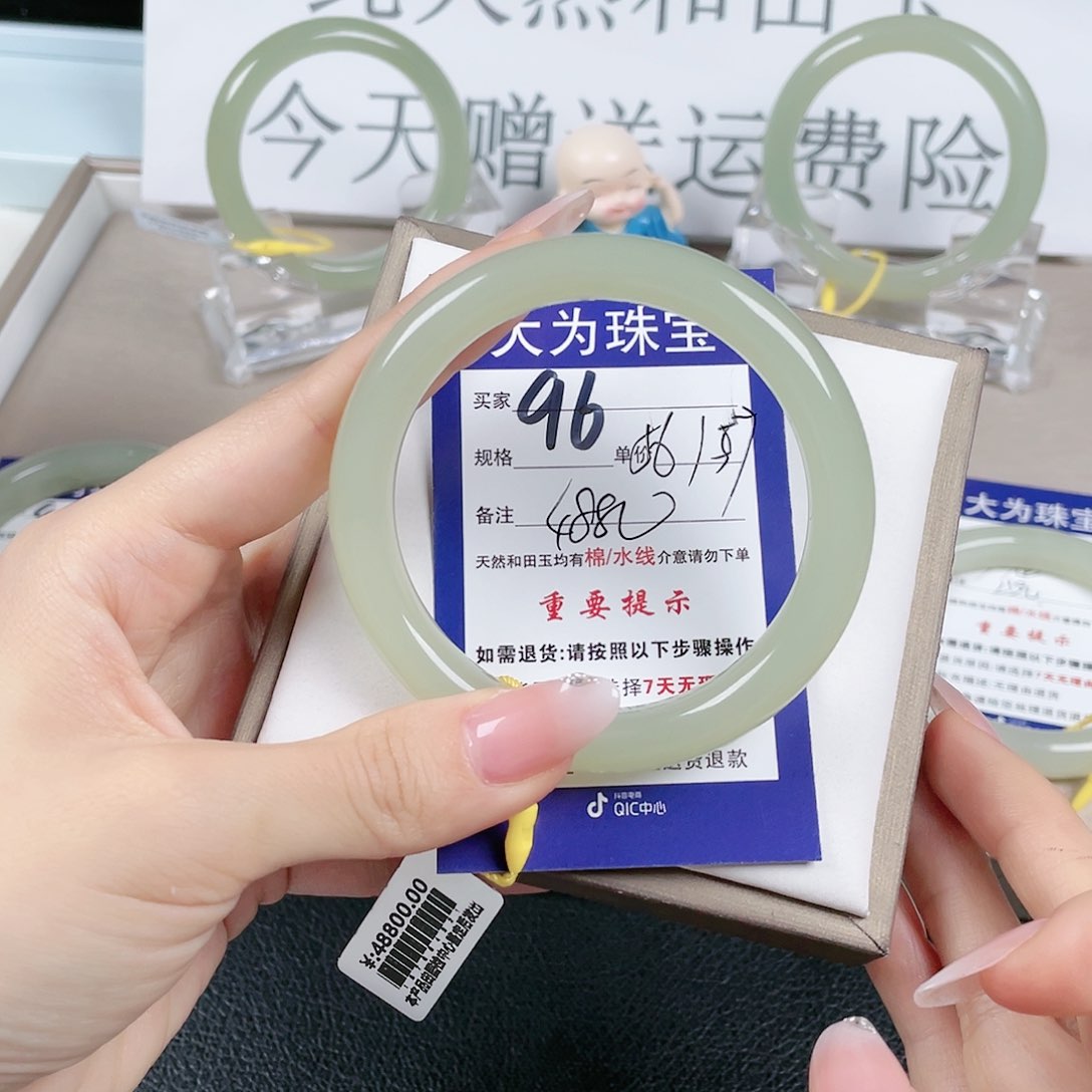 和田玉手镯未镶嵌