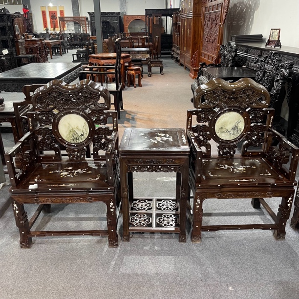 镶嵌贝壳的太师椅三件套