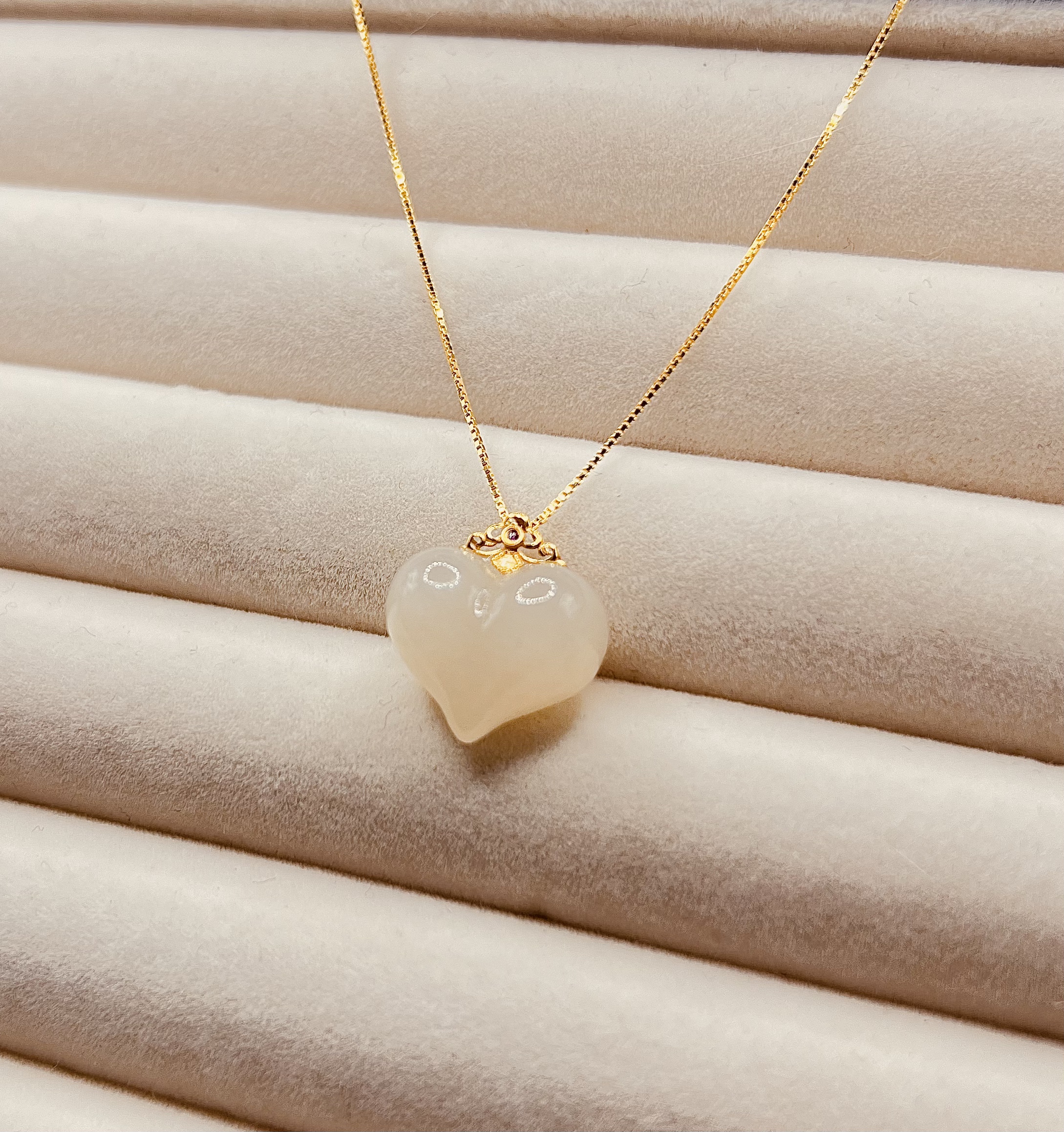 天然和田玉18k金镶嵌藕粉P桃吊坠女