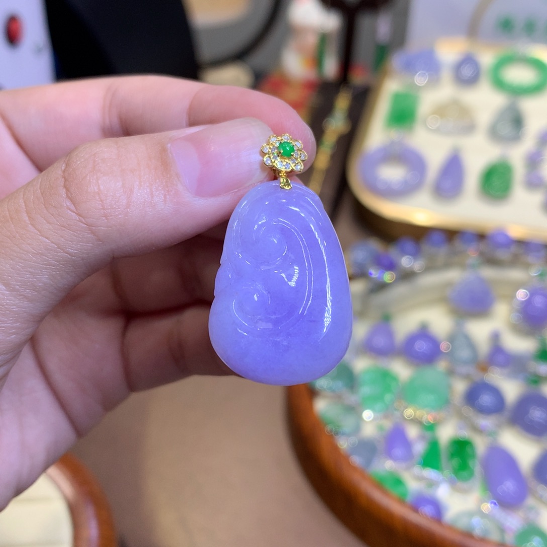翡翠18K金镶嵌颈饰翡翠