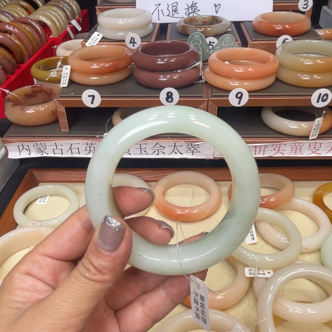 ***石英质玉未镶嵌手镯