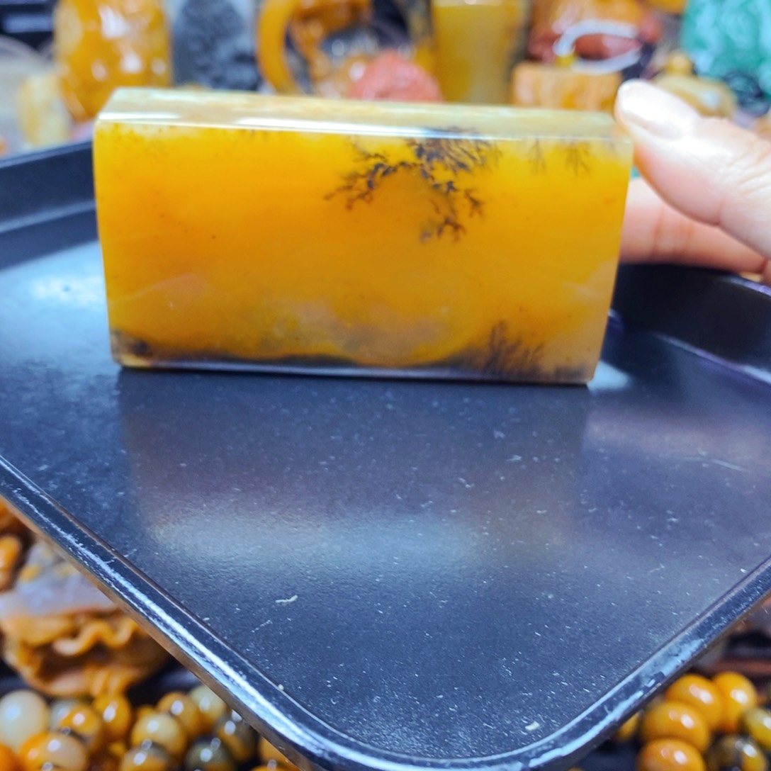 石英质玉（黄龙玉）未镶嵌颈饰