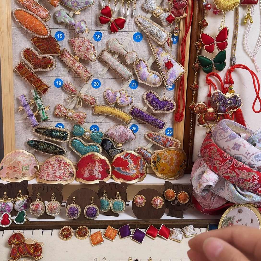 温****纯铜合金蝶恋花耳钉