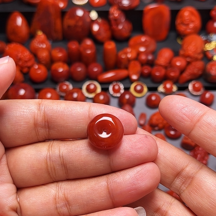 南红玛瑙未镶嵌配饰牛血火焰纹平安扣