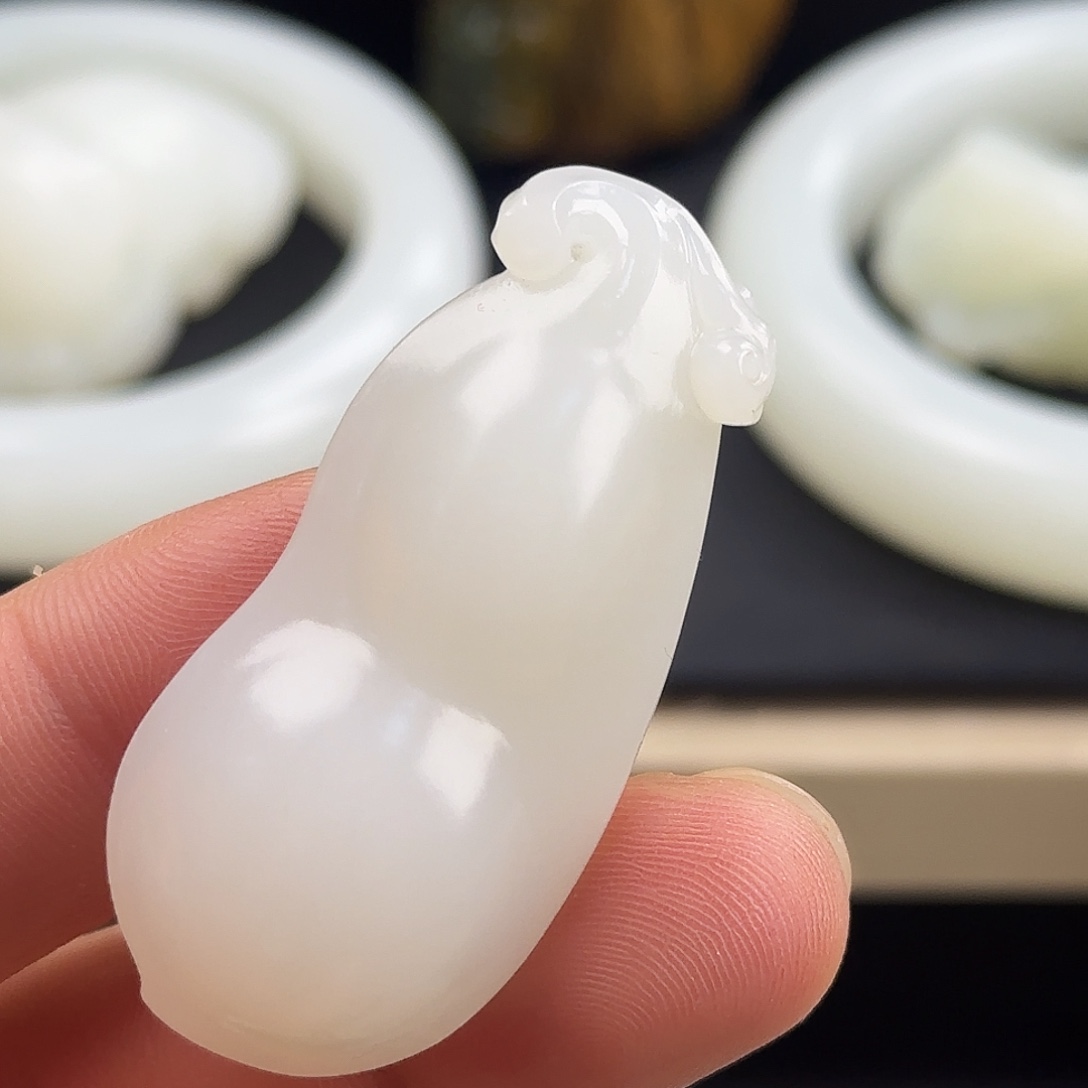 和田玉（白玉）未镶嵌颈饰福豆