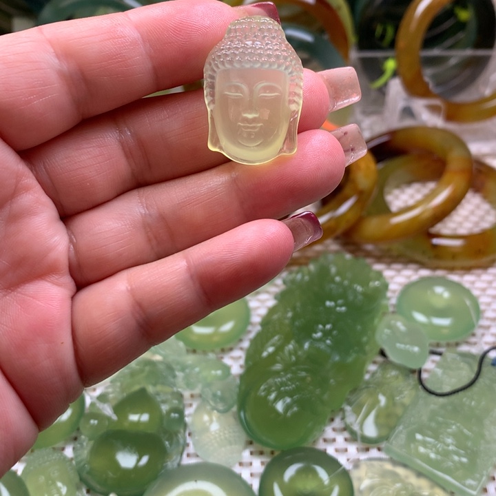 蛇纹石玉挂坠未镶嵌