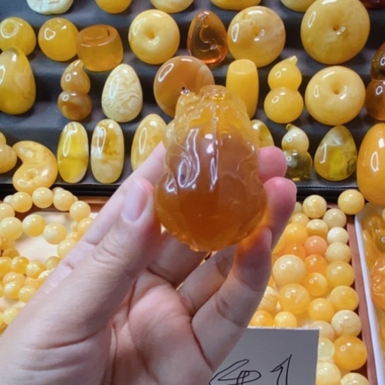 琥珀未镶嵌颈饰天然蜜蜡