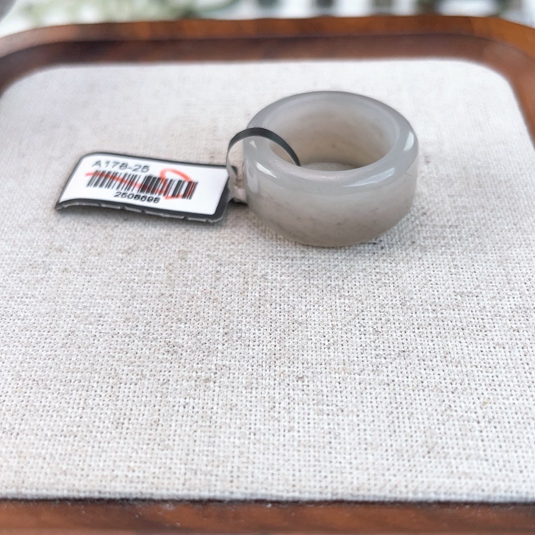 和田玉未镶嵌戒指U159烟灰圆切16.9不退换