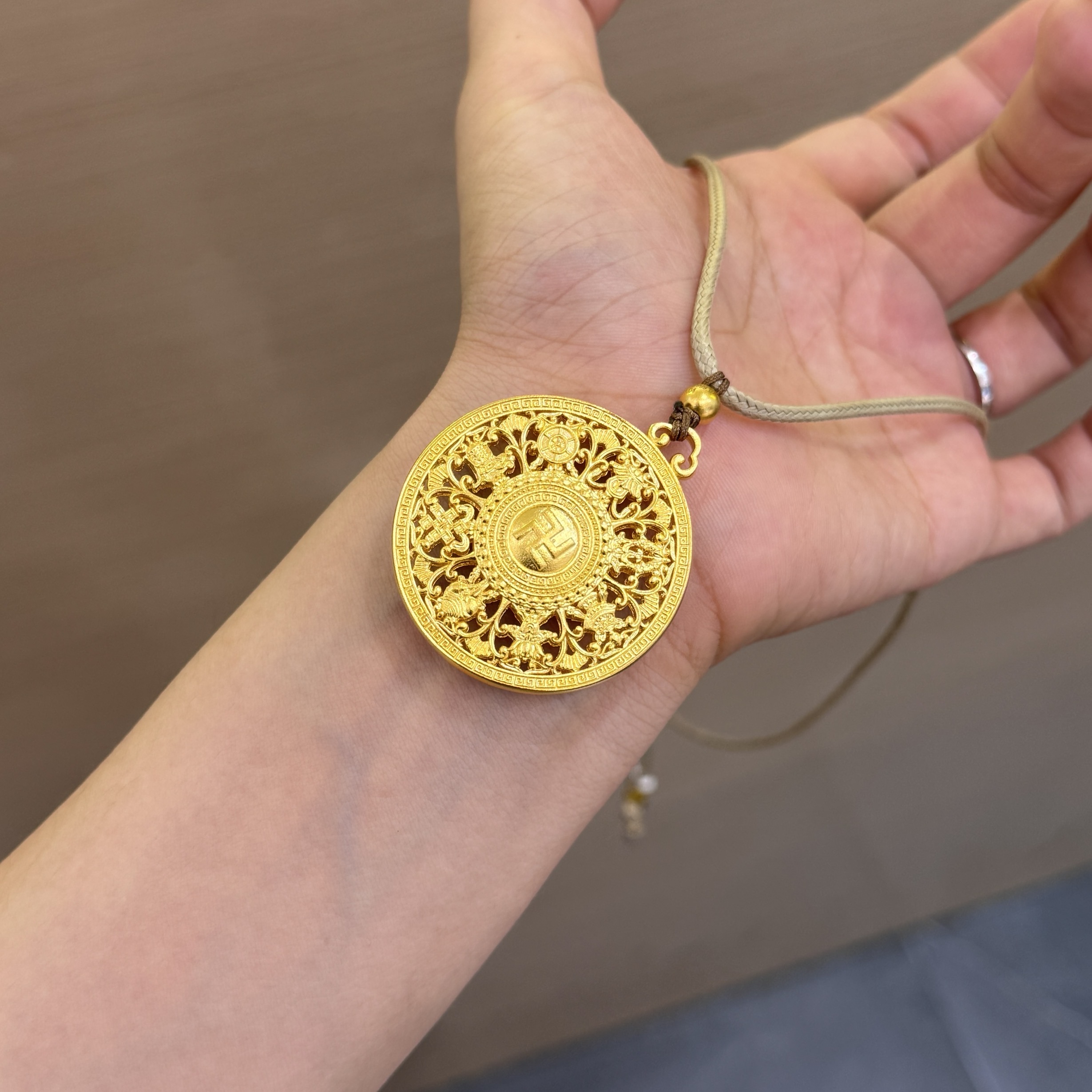 【菠萝珠宝】足金999 八宝罗盘吊坠 金重：31.04克