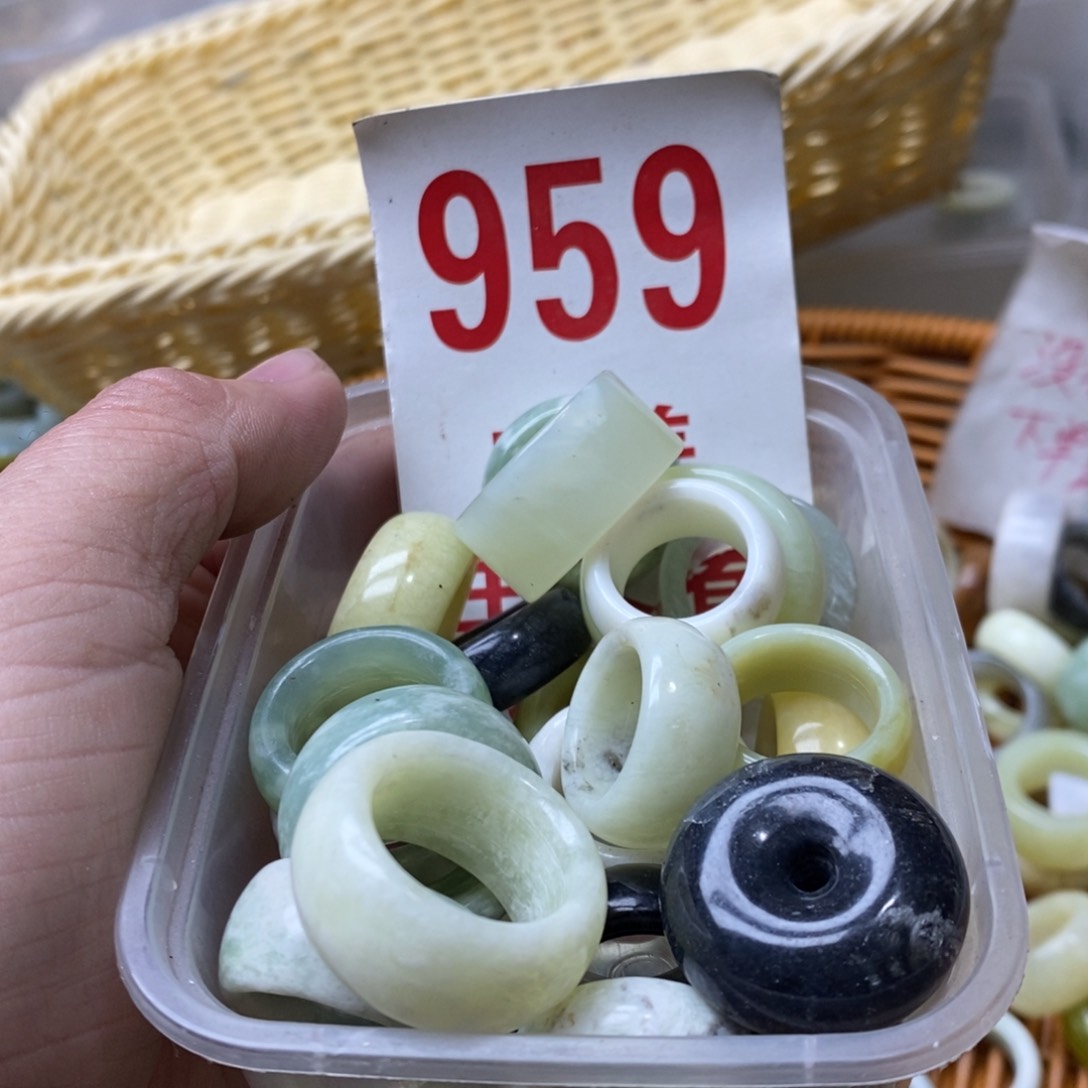 蛇纹石玉挂坠未镶嵌