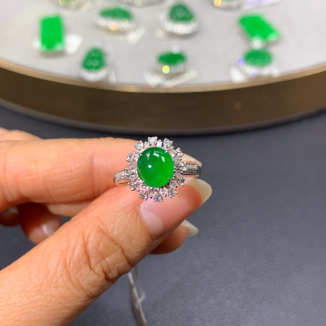 翡翠戒指18K金镶嵌翡翠