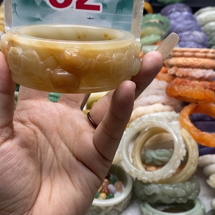 石英岩玉未镶嵌手镯