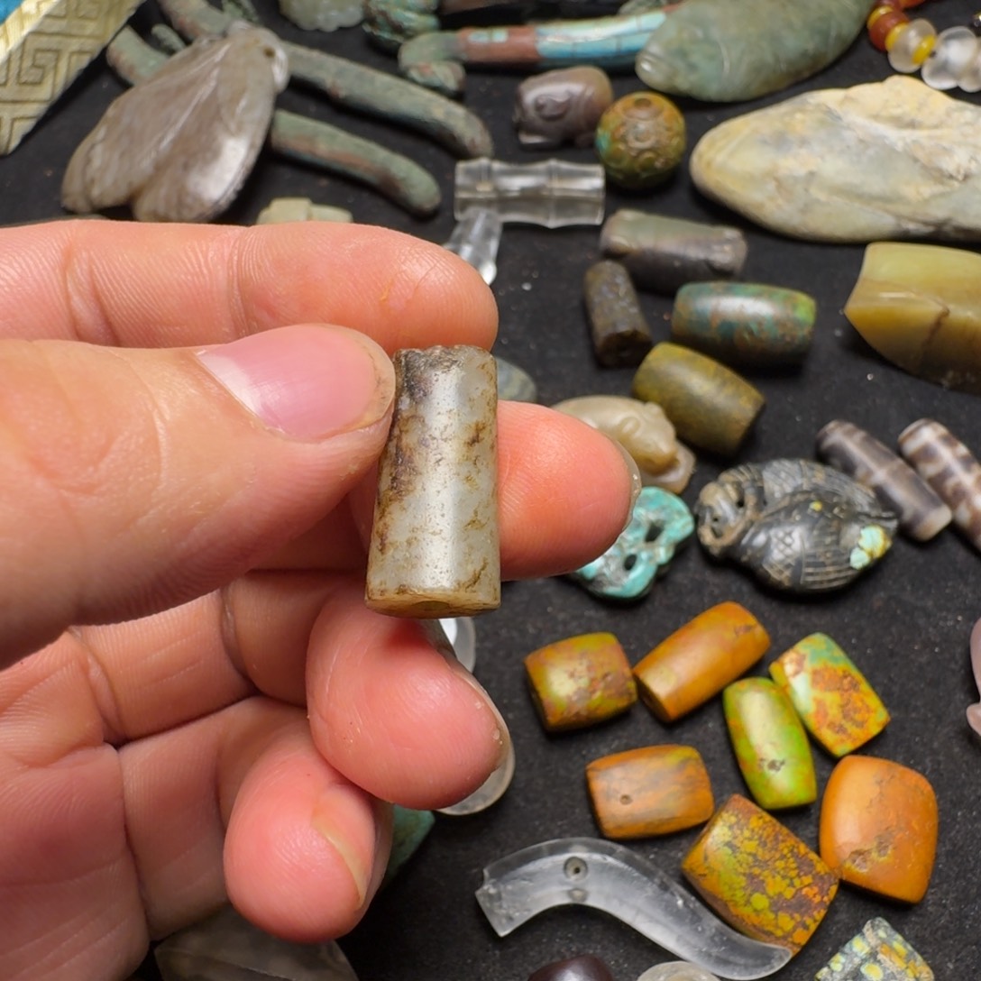 红***枫和田玉（糖玉）未镶嵌挂件和田玉