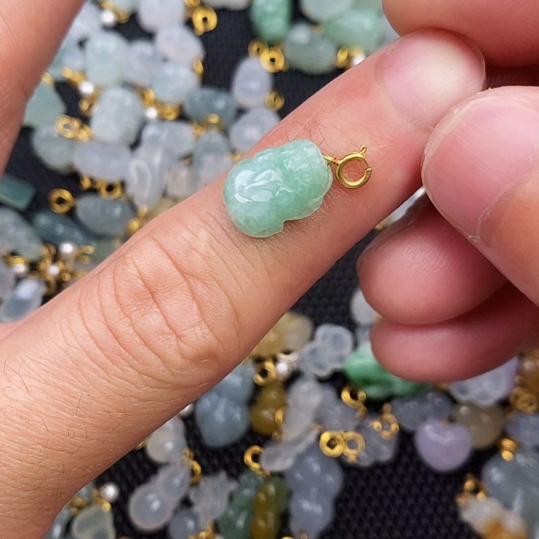 翡翠颈饰18K金镶嵌貔貅