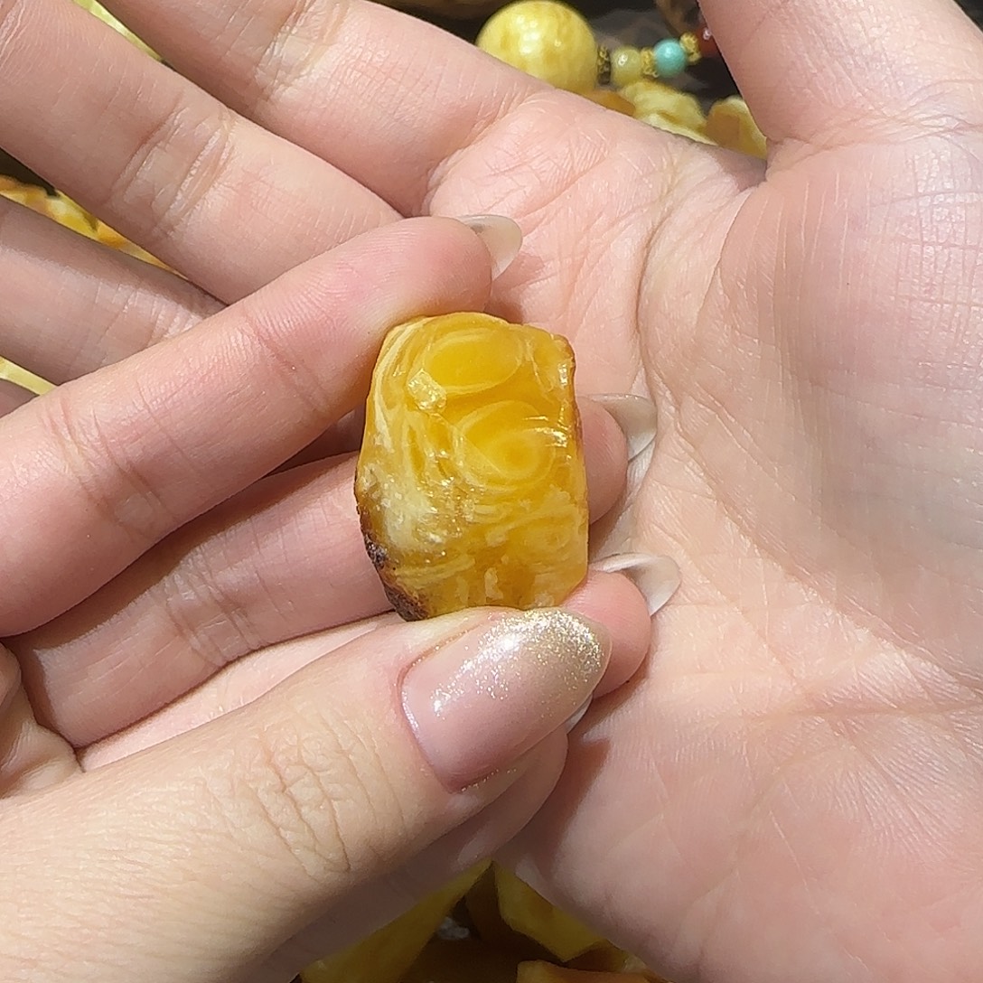 快***乐定制琥珀未镶嵌蜜蜡