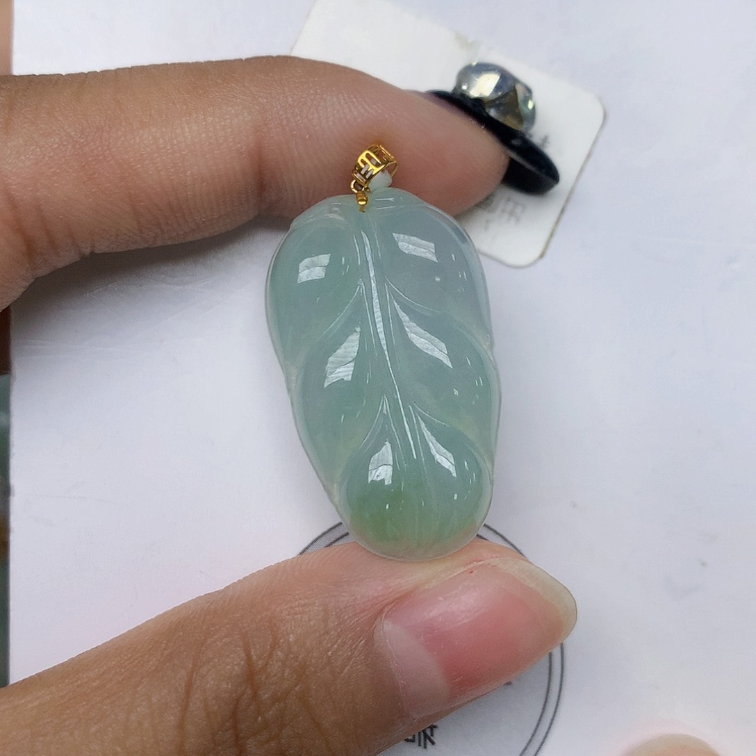 颈饰18K金镶嵌翡翠天然翡翠