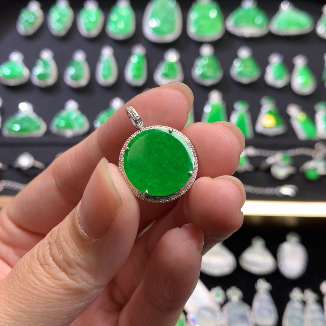 翡翠18K金镶嵌吊坠(不含链)元*