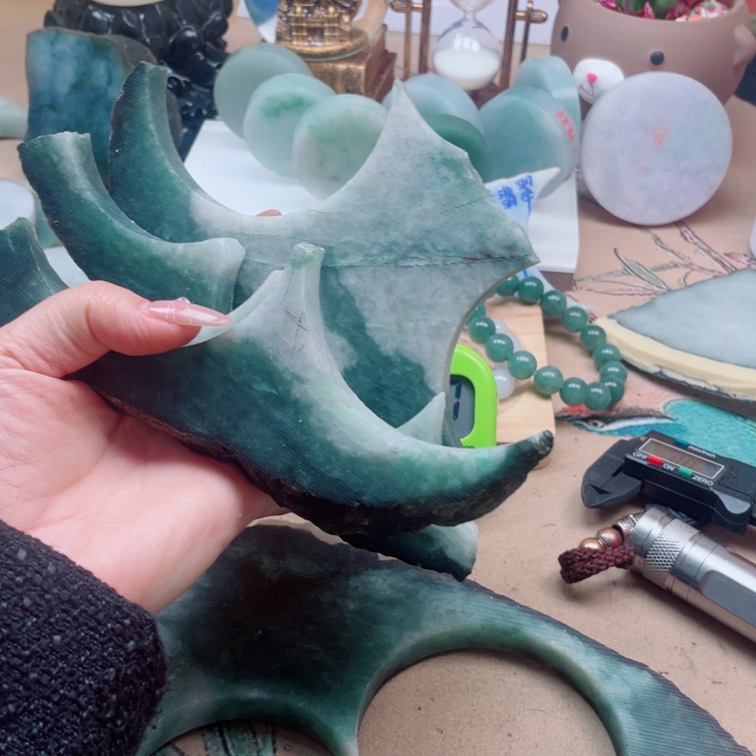 翡翠未镶嵌颈饰070……