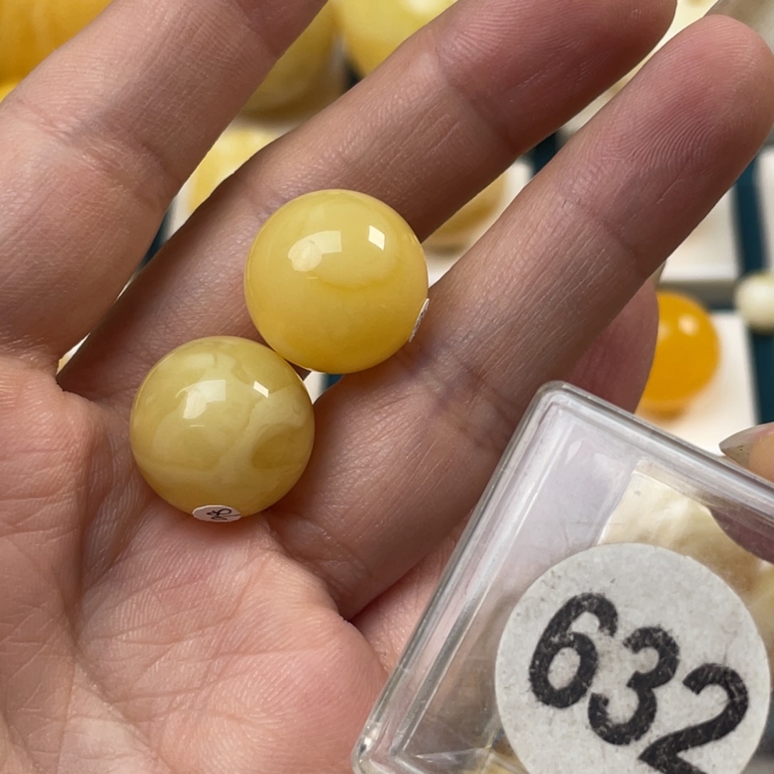 今***惜蜜蜡未镶嵌珠宝奇石