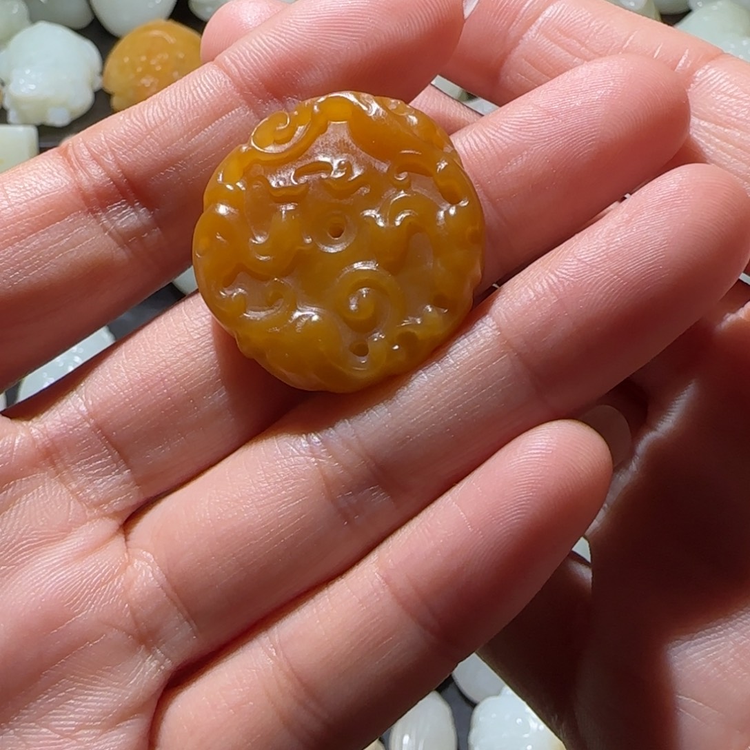 简***吃和田玉未镶嵌颈饰