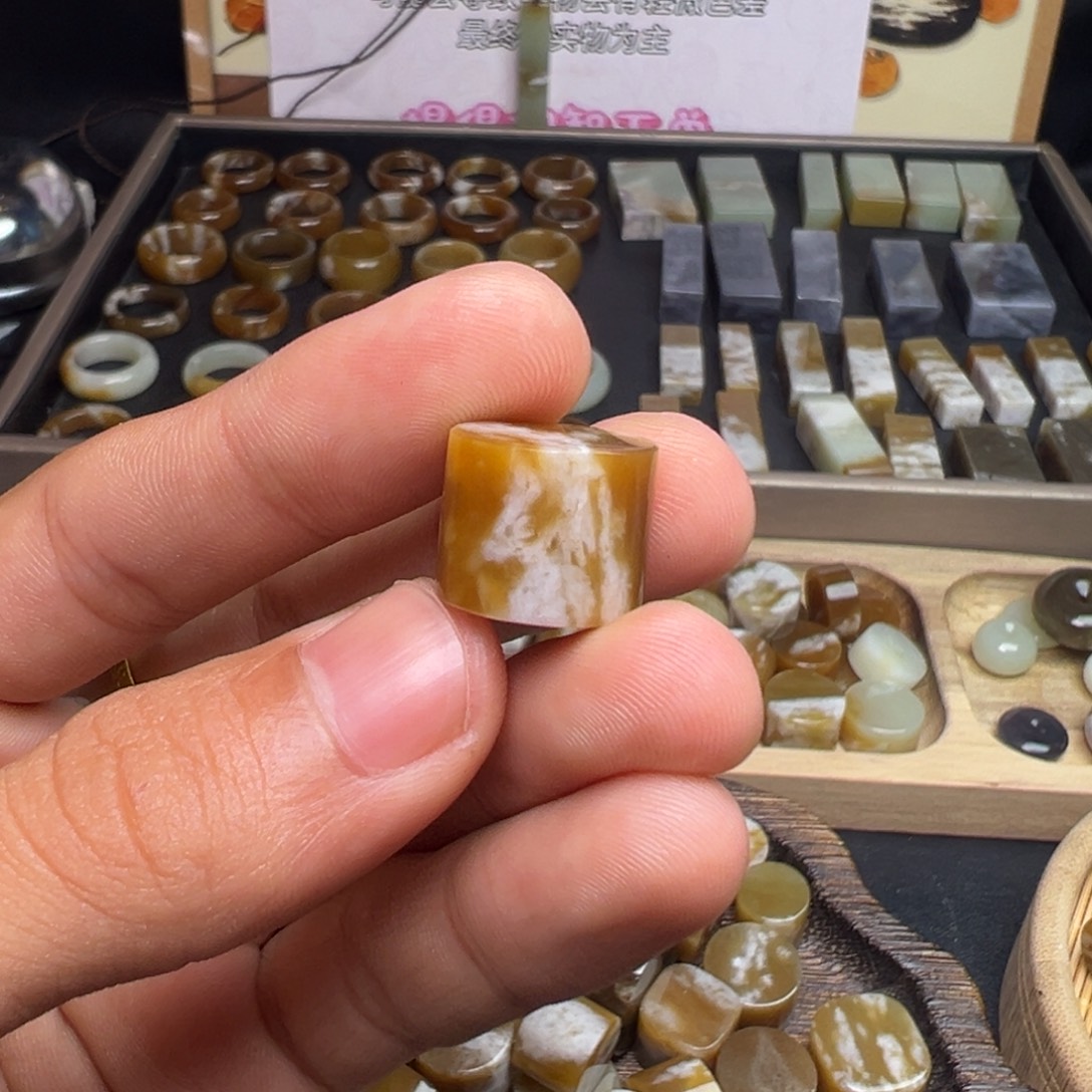 旺***甜和田玉（糖玉）未镶嵌珠宝奇石15