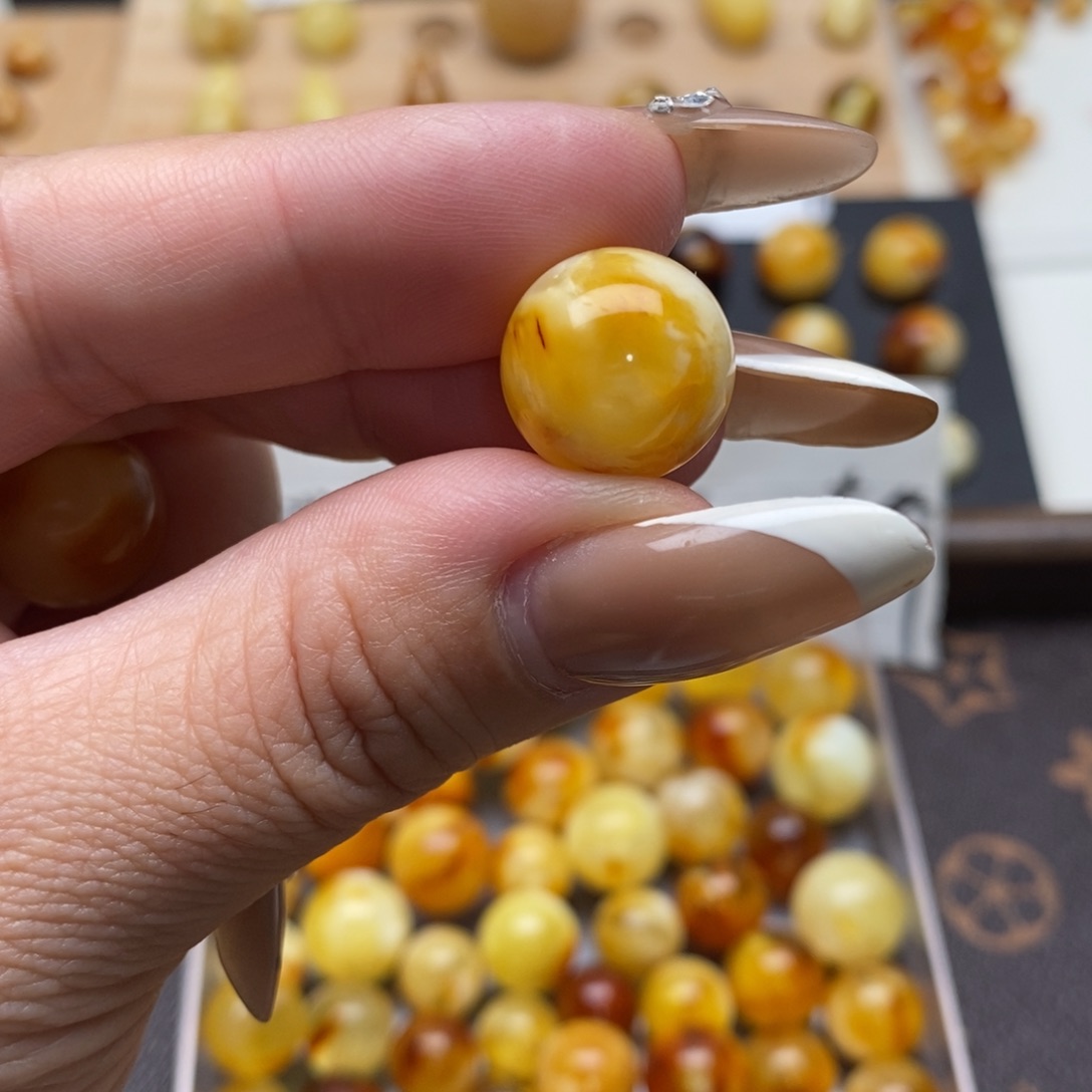 小***莎琥珀未镶嵌珠宝奇石蜜蜡