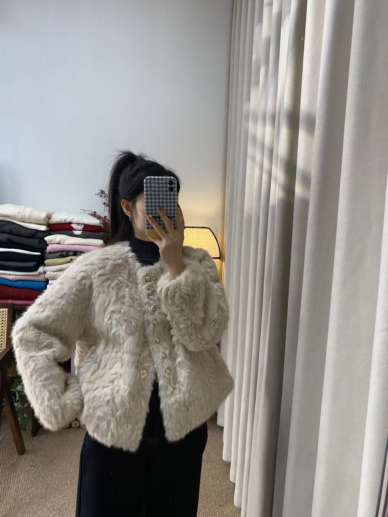【慧慧精选】冬季新品～小金扣～环保小湖羊短款皮毛一体外套
