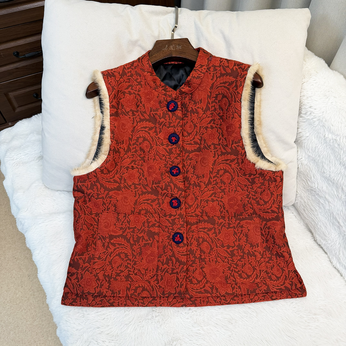【万事如意】2025冬新中式冬季新年红水貂毛浮雕刺绣新中式加厚马甲