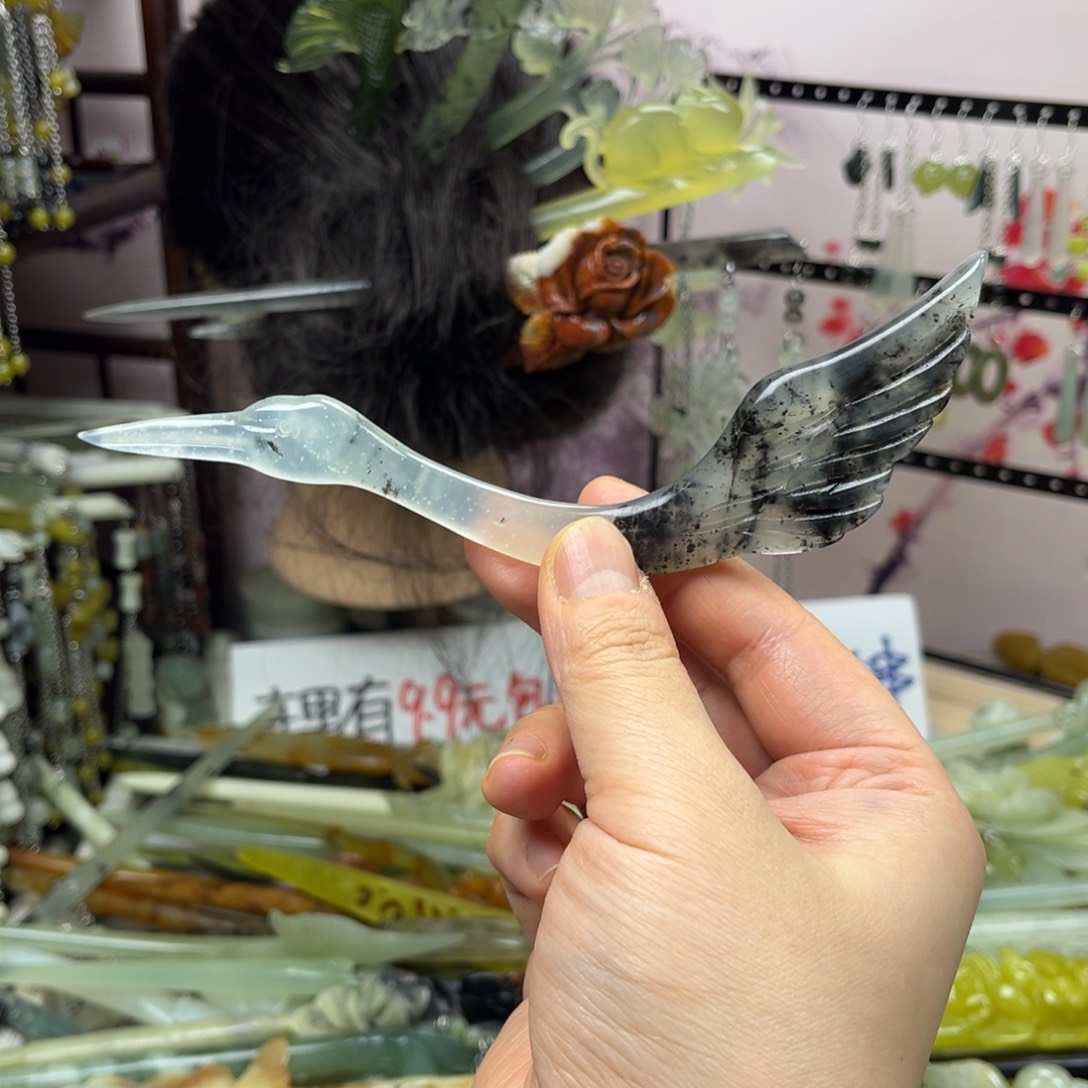 岫玉未镶嵌发饰长度16厘米左右，双面雕工双面可戴