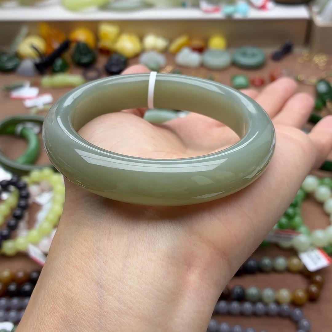 和田玉未镶嵌手镯56圈