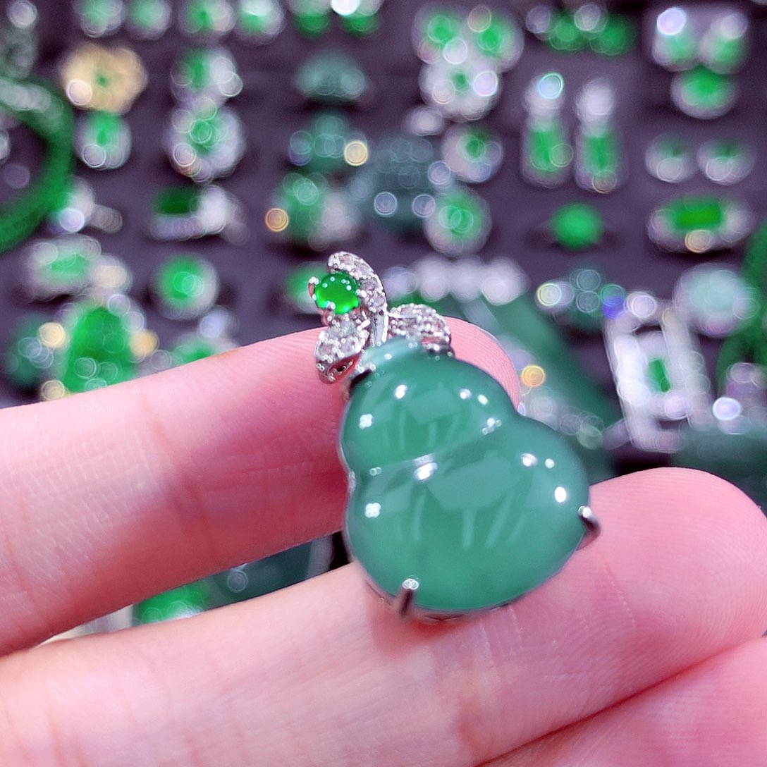 翡翠未镶嵌颈饰天然