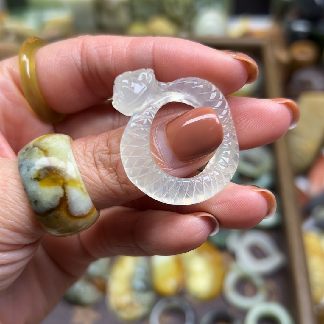 秋***天岫玉未镶嵌颈饰岫玉白冰蛇