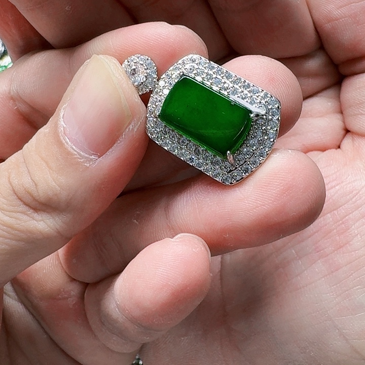 翡翠颈饰未镶嵌天然A货翡翠放漏