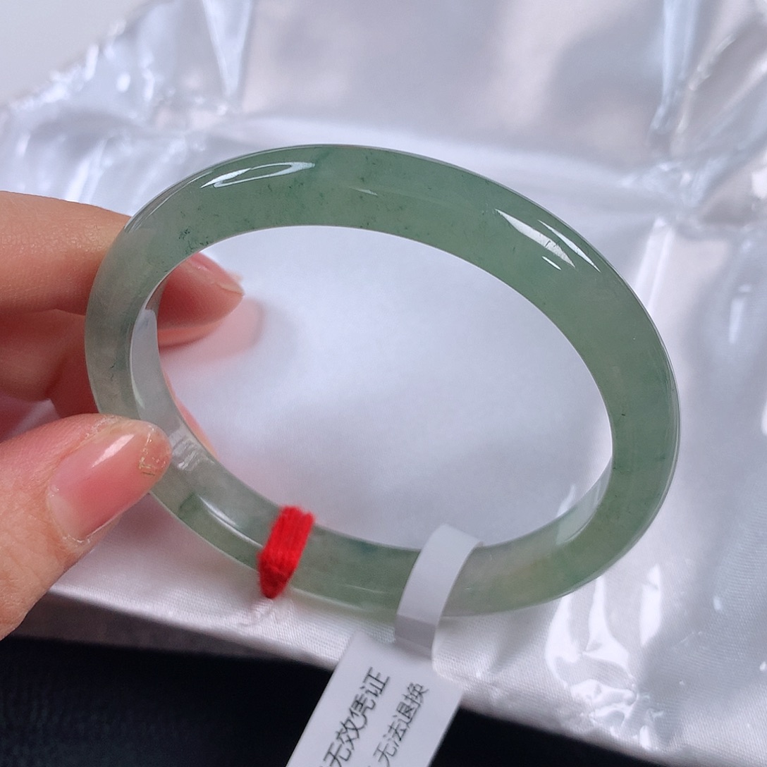 翡翠手镯未镶嵌 贵妃