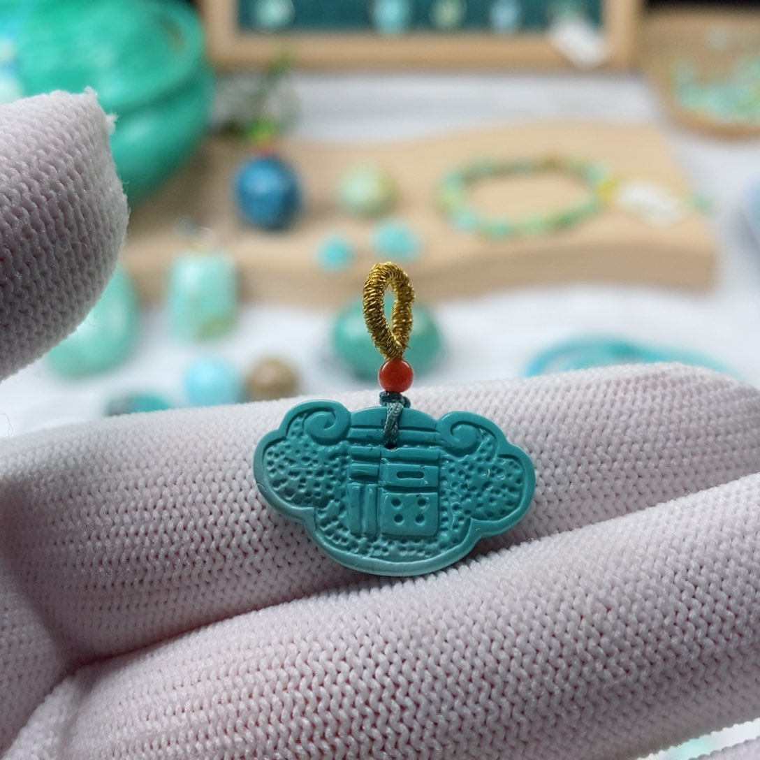 绿松石颈饰未镶嵌