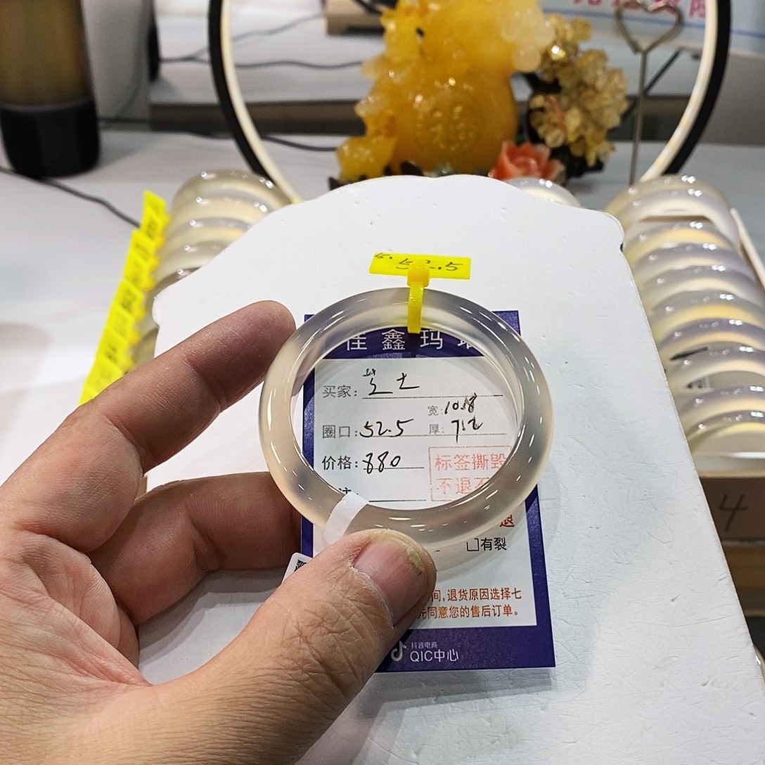 ****熊玛瑙/玉髓未镶嵌手镯