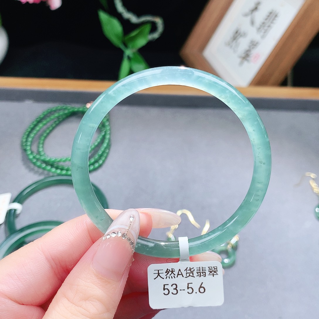 翡翠手镯（圆镯）未镶嵌