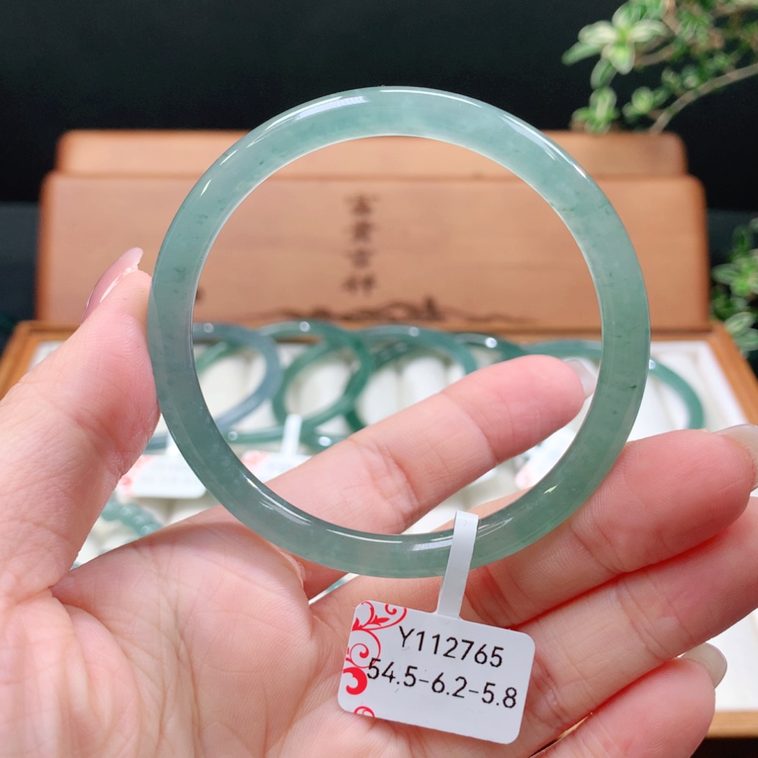 翡翠手镯未镶嵌天然