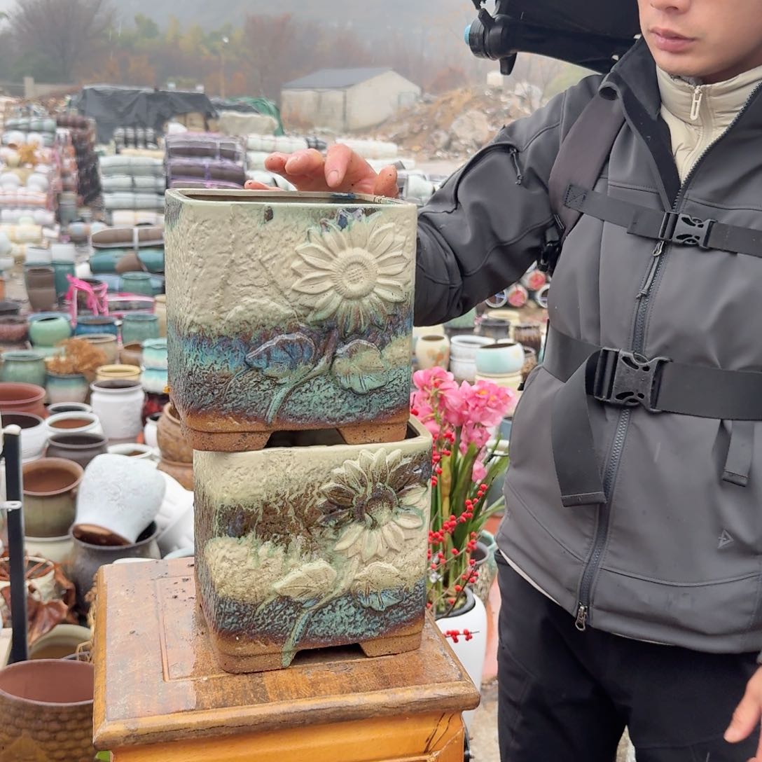 紫砂花盆口19高19（两个方绿