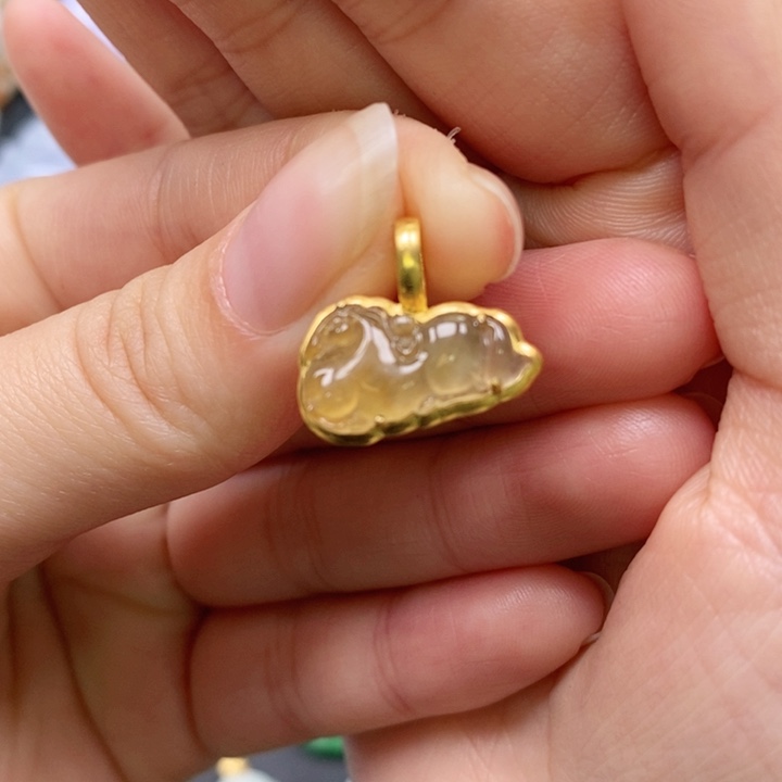 翡翠颈饰未镶嵌吊坠