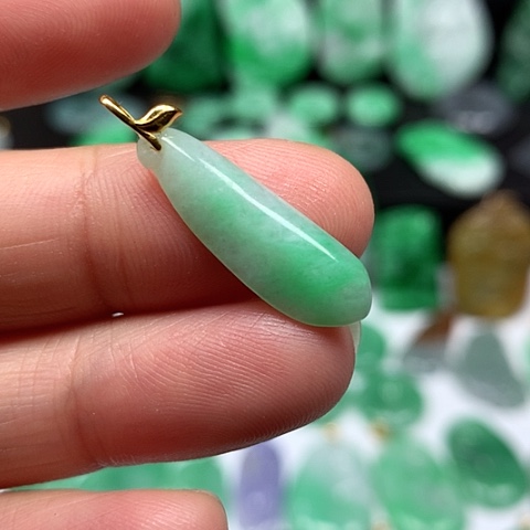 翡翠吊坠(不含链)18K金镶嵌