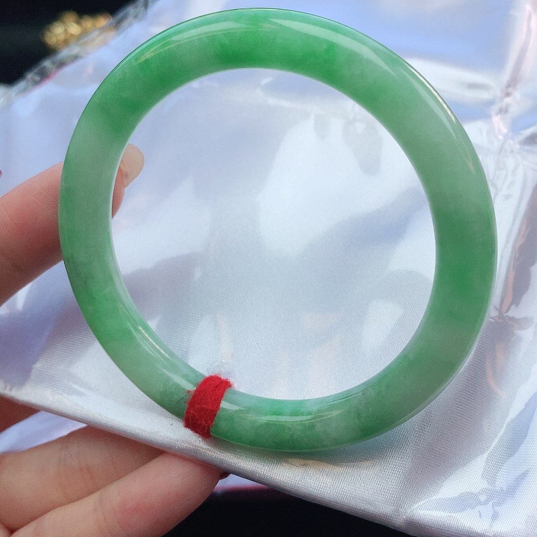 翡翠手镯未镶嵌56圆条882354